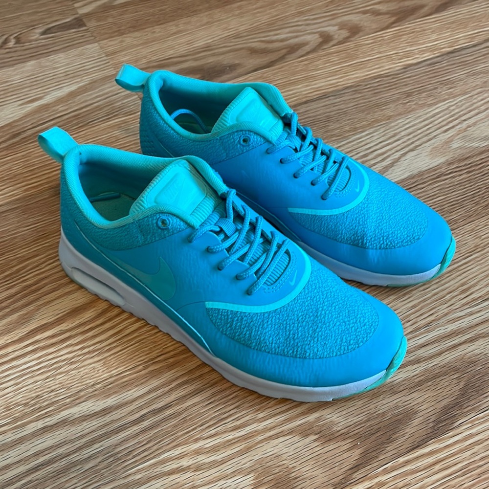 Women’s Nike Air Max Thea Teal & White Size 7.5